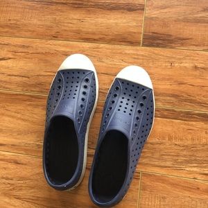 Native boat shoes m6/w8